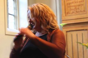 Friederike Brück sings together with Ezequiel Piaz at the 1. Rarsteiner Musik Festival on June 21st 2014 in the church at Parstein.